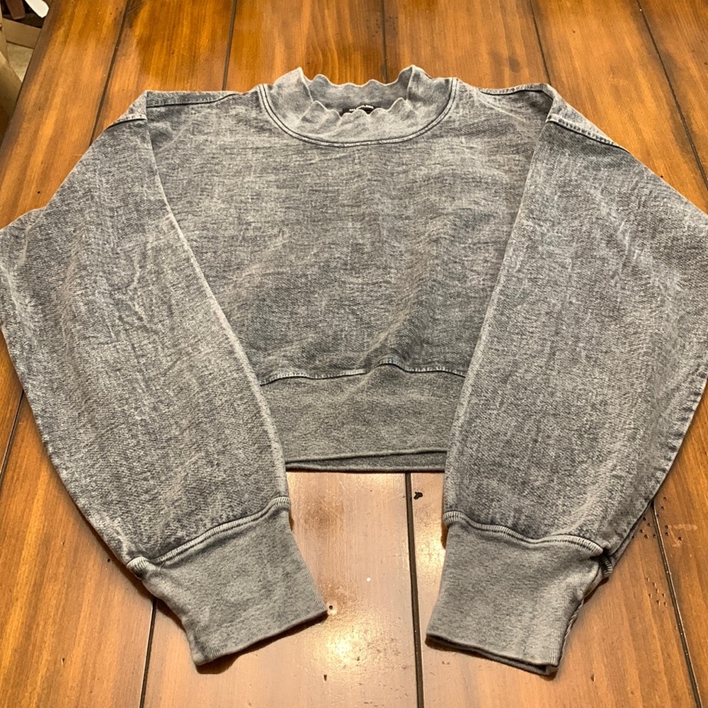 Talentless cropped mock turtleneck sweatshirt